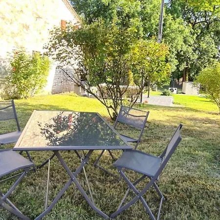 Holiday home Gite De Charme: Périgord Retreat With Heated Pool & Wi-fi Parranquet