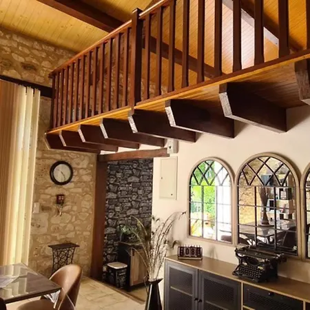 Gite De Charme: Périgord Retreat With Heated Pool & Wi-fi