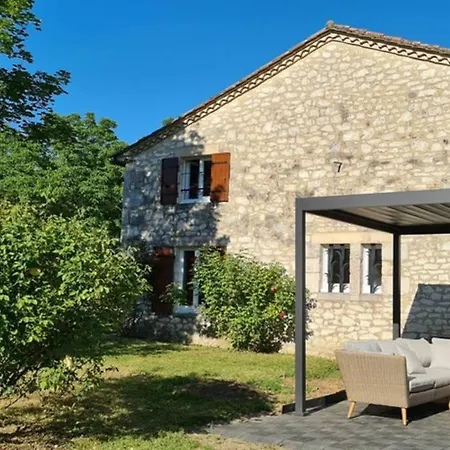 Gite De Charme: Périgord Retreat With Heated Pool & Wi-fi Holiday home