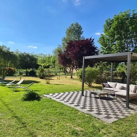 Gite De Charme: Périgord Retreat With Heated Pool & Wi-fi Holiday home *