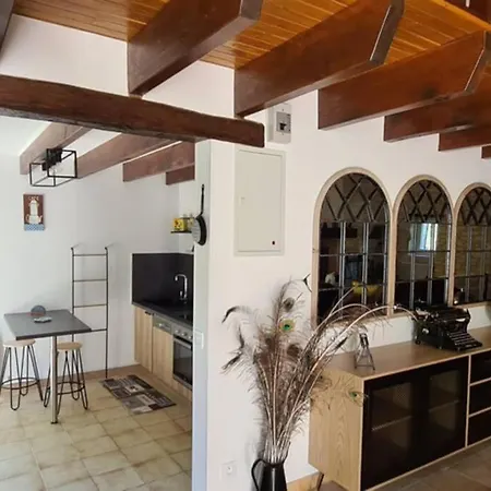 Gite De Charme: Périgord Retreat With Heated Pool & Wi-fi Parranquet