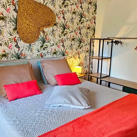 Gite De Charme: Périgord Retreat With Heated Pool & Wi-fi