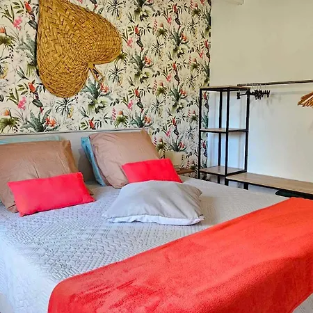 Holiday home Gite De Charme: Périgord Retreat With Heated Pool & Wi-fi *