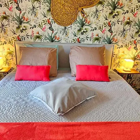 Holiday home Gite De Charme: Périgord Retreat With Heated Pool & Wi-fi Parranquet